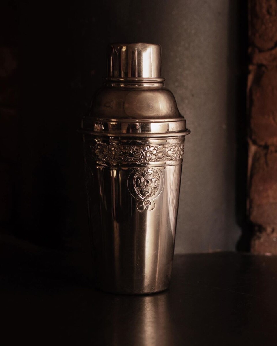 Cocktail shaker service bar