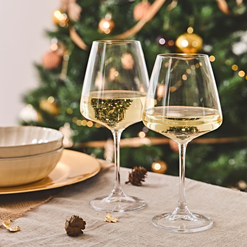 Vin versé verre dégustation