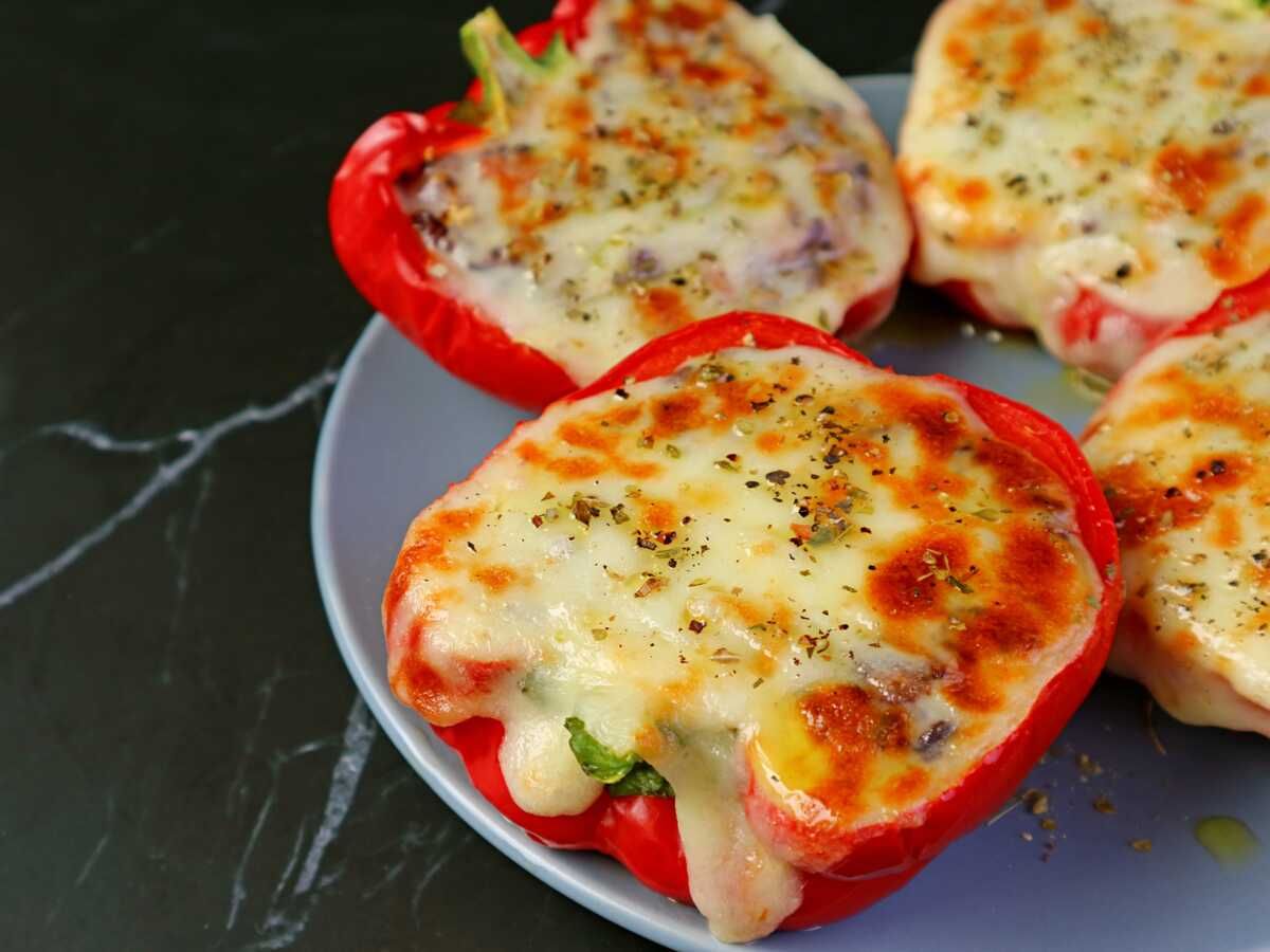 plat coloré poivrons farcis
