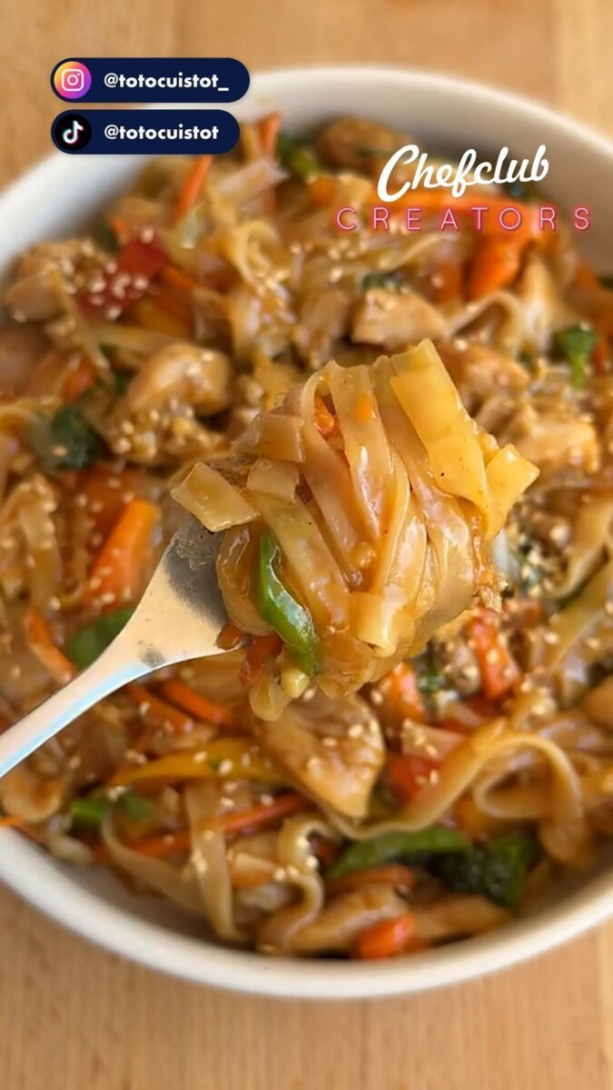 Plat nouilles de riz végétarien